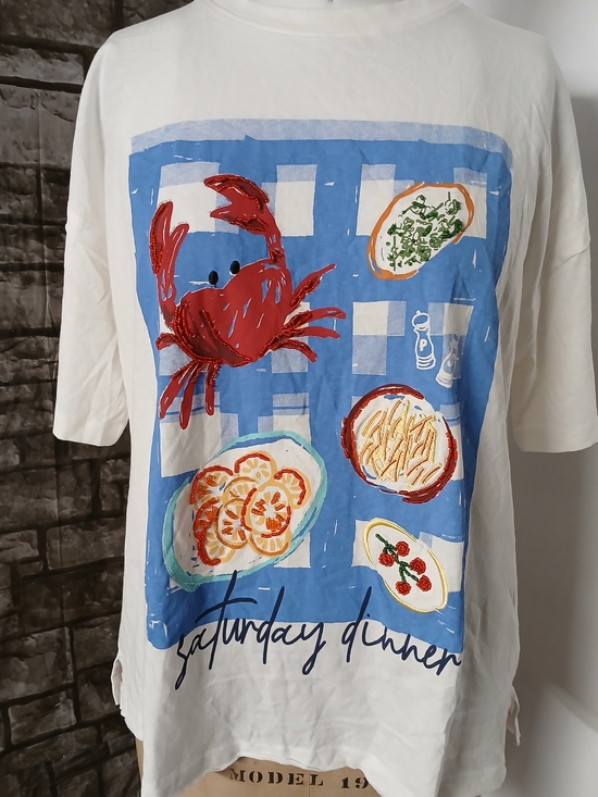 No brand Tops - Unbranded  Women’s Graphic Tee — White with Blue & Red Art